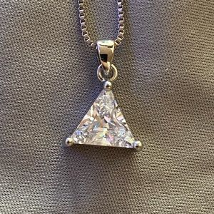 Women’s diamond pendant chain included!